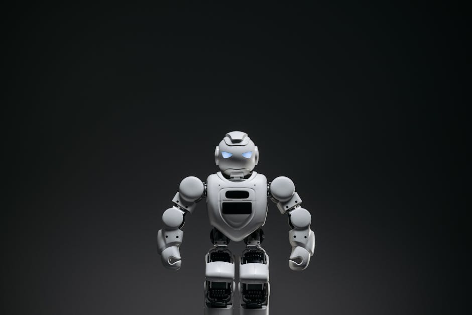 Equipo de trabajo revisando métricas de automatización en una pantalla